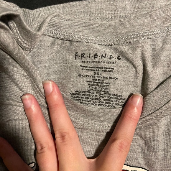 Friends graphic tee - Picture 2 of 2